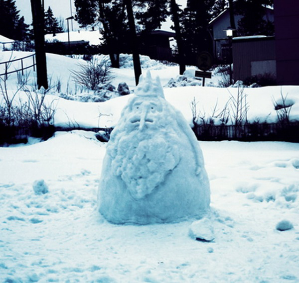 ice-king-snow-sculpture