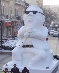 snow-sculpture-bonhomme-de-neige-snowman-image65s